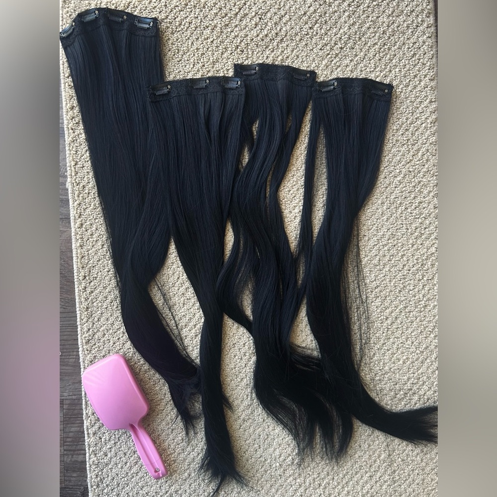 28 inch  Clip-In Hair Extensions - Smooth Straight